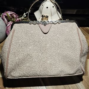 Chic Lace Clutch in Cream